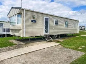 Superb 8 Berth Caravan At Steeple Bay Holiday Park, Essex Ref 36039F - Latchingdon and Snoreham