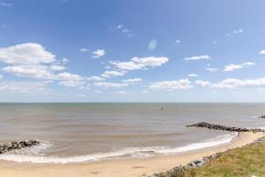 Beautiful Caravan With Stunning Sea Views At Haven Hopton Ref 80001H