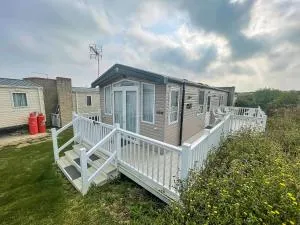 Beautiful Caravan With Decking At Naze Marine Park, Sleeps 8 Ref 17341Br - 内兹岬附近沃尔顿