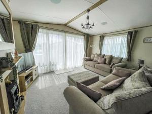 Modern Caravan With Large Decking Area, Ref 60057Ch