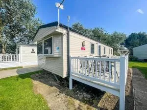Homely Caravan With Outside Decking Ref 20381Bs - Blundeston
