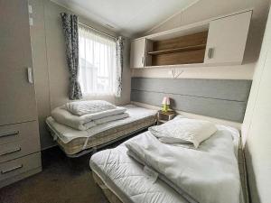 Stunning Dog Friendly Caravan At Manor Park, Hunstanton In Norfolk Ref 23188K