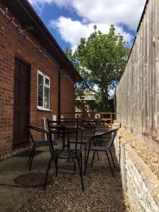 Seaside Cottage In Beautiful Hemsby, Norfolk By The Beach Ref 99007J