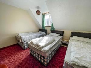 Seaside Cottage In Beautiful Hemsby, Norfolk By The Beach Ref 99007J