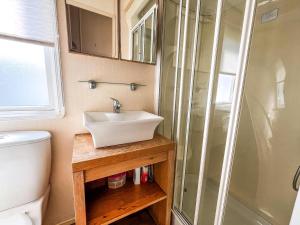 Great 6 Berth Caravan By The Beach At California Cliffs In Scratby Ref 50010L