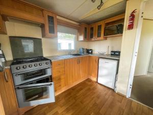 Caravan By The Sea At California Cliffs Holiday Park In Norfolk Ref 50014B