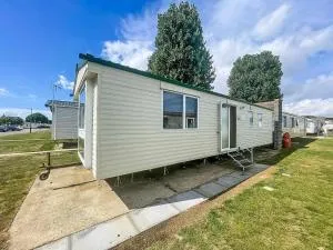 Homely 6 Berth Caravan Near To Clacton-On-Sea In Essex Ref 26286E - Little Clacton