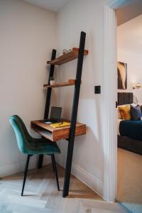 Balcony City Apartment WiFi Families Contractors