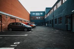 Balcony City Apartment WiFi Families Contractors