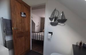 Relaxing Attic Room with En-suite Jacuzzi bath