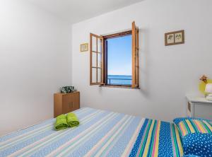 Sunny Beachfront Jablanac Apartments 