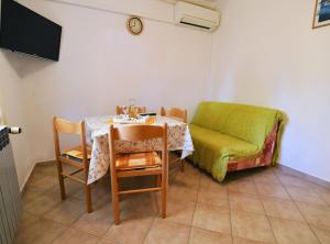 Scenic Retreat Rooms and Family Apartment 