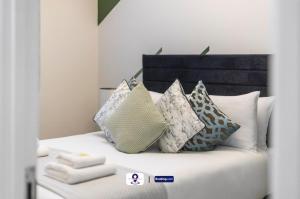 Last-Minute Specials ! Last Chance l Lavender Hill l Exclusive Deal on 2 Bedroom, High Spec Luxury Flat By Finesse Stays Short Lets & Serviced Accommodation London With Free WiFi