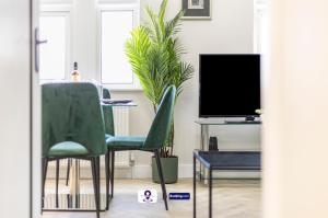 Last-Minute Specials ! Last Chance l Lavender Hill l Exclusive Deal on 2 Bedroom, High Spec Luxury Flat By Finesse Stays Short Lets & Serviced Accommodation London With Free WiFi