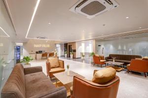 Saltstayz Premier - Golf Course Road & Sector 42