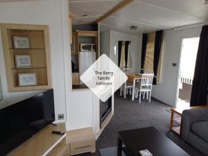 Meadow Lakes Golden Palm Resort