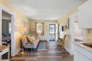 Waterfront 2 bedroom at squam (Suite 11)