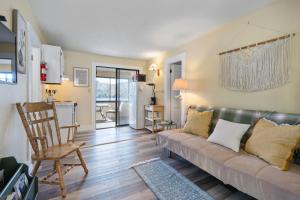 Waterfront 2 bedroom at squam (Suite 11)