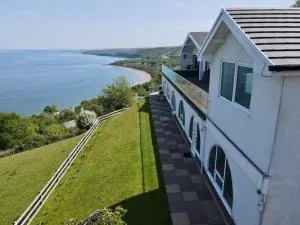 The White House, Panoramic Sea Views, Games Room, 3 Beds - Blaencelyn