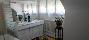 Sejours chez l'habitant Chambre au calme au premiere etage : photos des chambres