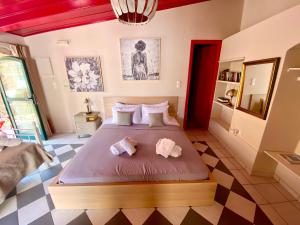 Tortuga Studios Aegina Port