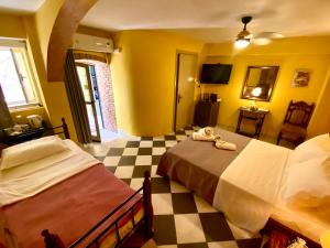 Tortuga Studios Aegina Port