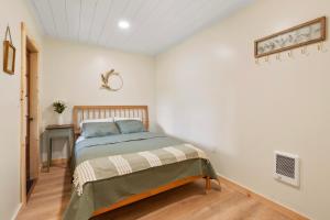 Waterfront 3 bed plus 3 bath on Squam (Suite 1)