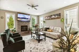 Huge Luxe 3 Kings size beds Chestermere Lake,Snowmobile, Quad - Strathmore