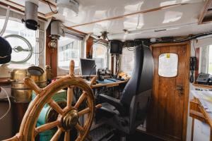 4 H arctic explorer cruise with cabin