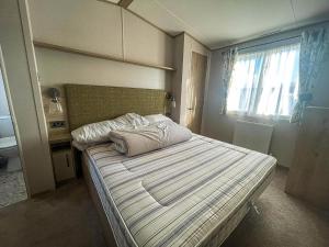 Lovely Caravan With Decking At Carlton Meres Holiday Park In Suffolk Ref 60023Ch