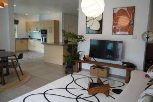 cozy 4-bedroom Pool villa, black mountain golf course, orchid paradise home,Hua Hin
