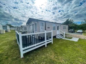 Modern Caravan At Caldecott Hall With Decking In Norfolk, Sleeps 8 Ref 91068C