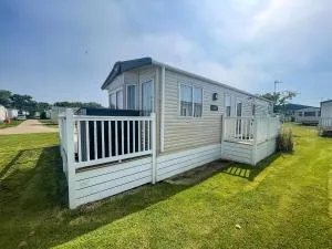 Stunning Caravan With Decking And Free Wi-Fi At Broadland Sands Ref 20074Bs - Blundeston