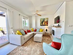 Stunning apartment with overflow pool and golf view