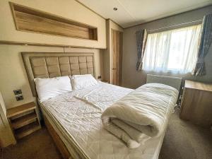 4 Berth Caravan With Decking And Wifi At Carlton Meres In Suffolk Ref 60010K