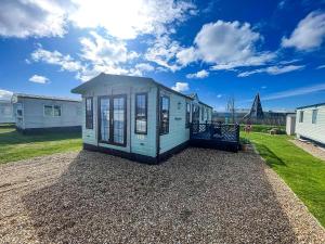 Great 4 Berth Caravan For Hire In Suffolk At North Denes, Ref 40149Nd