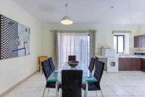 Beautiful 3 bed rm apartment close to sea and best of Sliema