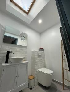 Villas R- Maison 6 chambres 3 min metro 10 lits PARC EXPO : photos des chambres