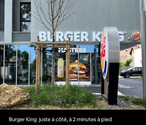 Villas R- Maison 6 chambres 3 min metro 10 lits PARC EXPO : photos des chambres