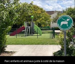 Villas R- Maison 6 chambres 3 min metro 10 lits PARC EXPO : photos des chambres