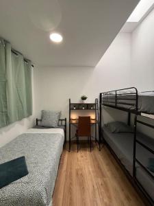 Villas R- Maison 6 chambres 3 min metro 10 lits PARC EXPO : photos des chambres