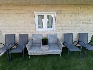 Villas R- Maison 6 chambres 3 min metro 10 lits PARC EXPO : photos des chambres