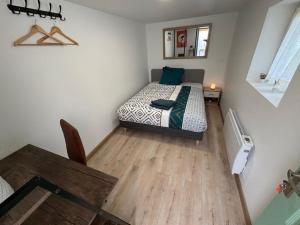 Villas R- Maison 6 chambres 3 min metro 10 lits PARC EXPO : photos des chambres