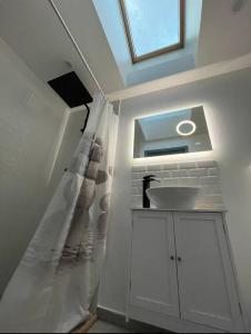 R- Maison 6 chambres 3 min metro 10 lits PARC EXPO