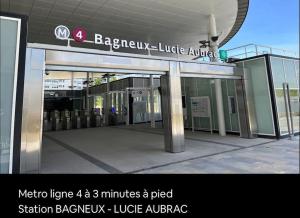 Villas R- Maison 6 chambres 3 min metro 10 lits PARC EXPO : photos des chambres