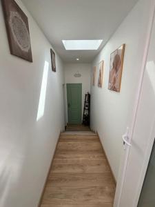 Villas R- Maison 6 chambres 3 min metro 10 lits PARC EXPO : photos des chambres