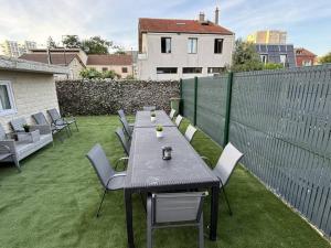 Villas R- Maison 6 chambres 3 min metro 10 lits PARC EXPO : photos des chambres