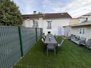 R- Maison 6 chambres 3 min metro 10 lits PARC EXPO