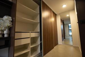 Suite tecnológica y moderna