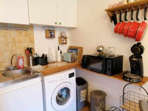 Appartements Studio en rez de chaussee, avec jardin partage. : photos des chambres